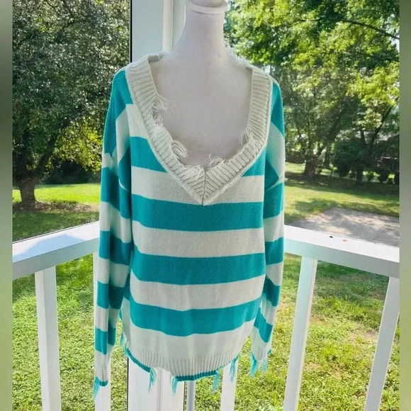 Andree by unit turquoise and white distressed sweater size large - Picture 1 of 6